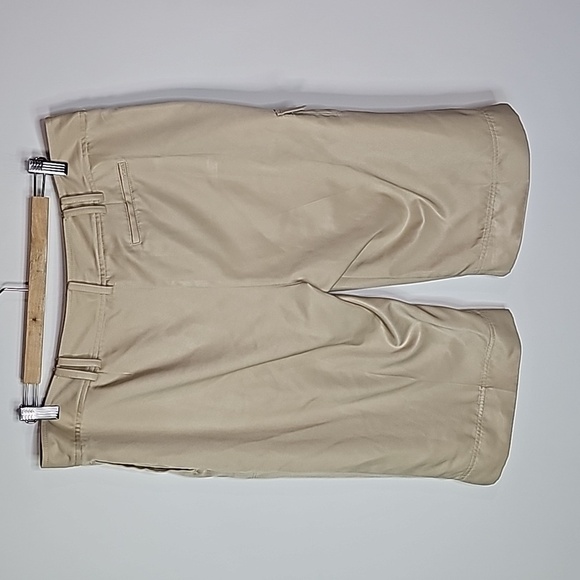 Izod size 16 cream athletic stretch shorts - Picture 4 of 8